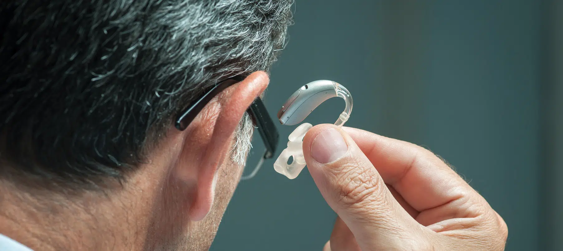 Observation d'un embout d'oreille
