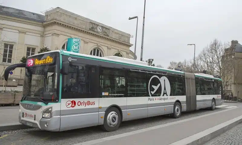 Orlyval ou Orlybus : les différences de prix et de timing