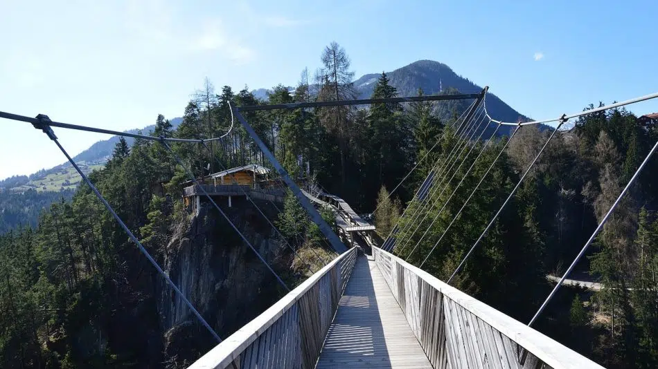 Optez pour un saut à l’élastique lors de vos vacances